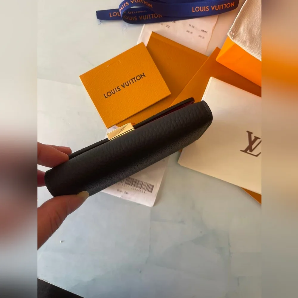 Louis Vuitton Capucines Compact Wallet - Picture 7 of 13